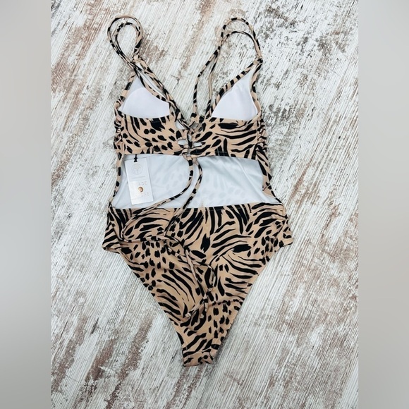 SHADE & Shore One Piece
Swimsuit - Animal Print - S-(4-6) - Picture 6 of 11